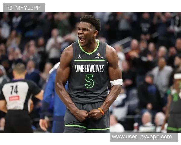 爱德华兹上半场表现平平15投6中三分仅1中收获17分1板2助